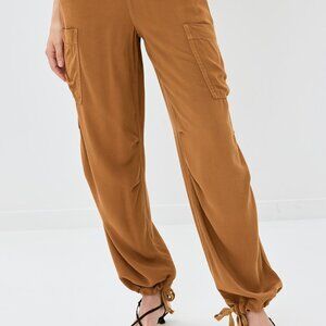 LE JEAN  Parachute Pants in Safari Tan New With Tags